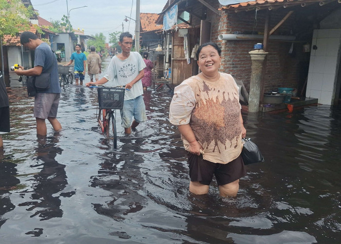 Tanggul Sungai Bremi Jebol, Ratusan Rumah di Pekalongan Terendam Banjir  