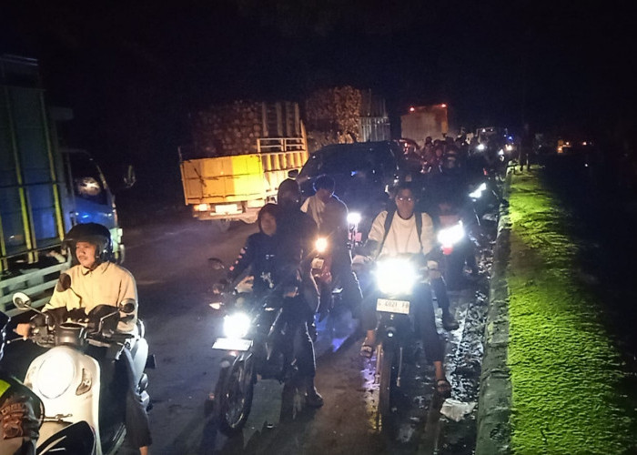 Jalur Pantura Batang Lumpuh 5 Jam, Antrean Kendaraan Mengular 7 Kilometer
