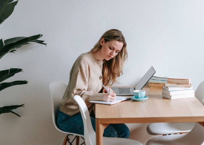 8 Tips Jitu Menjadi Penulis Online, Uang Tambahan Rp850 Ribu Cair Tiap Hari