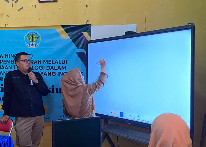 Jangan Mau Kalah Canggih dari Murid! SMPN 1 Lebaksiu Gembleng Guru Lewat Pelatihan Teknologi
