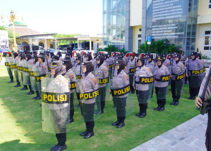 Polwan Polresta Solo Asah Kemampuan Dalmas, Amankan Massa Secara Humanis