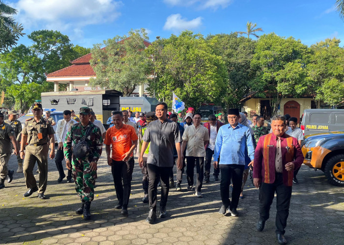 Federasi Buruh Long March ke Pendopo Jepara Usung Dua Tuntutan, Begini Respon Bupati Witiarso 