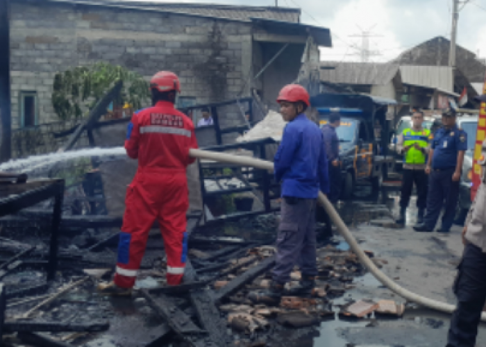Lupa Matikan Kompor Saat Masak, 4 Kios Milik Warga Bergas Ludes Terbakar
