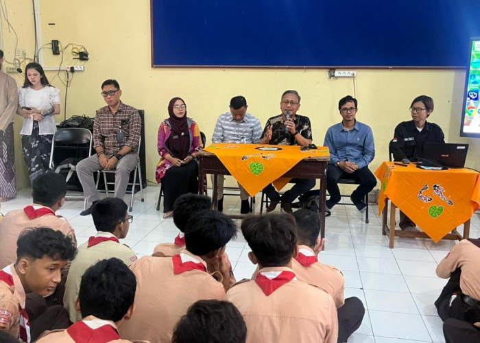 KPU Gandeng Mahasiswa FISIP UPS Gelar Sosialisasi Pemilih Pemula di SMP Negeri 4 Tegal