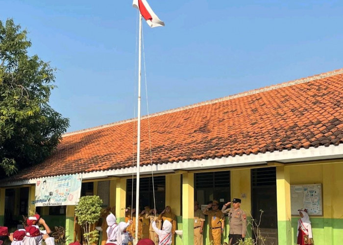 Semangat Bersama Cegah Bullying, SDN Mintaragen 4 Gelar Upacara Bersama Polsek Tegal Timur