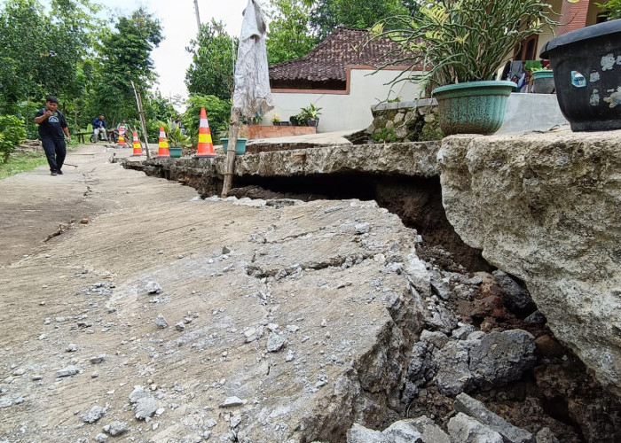 Diguyur Hujan, Jalan Penghubung Kampung di Desa Gading Amblas 