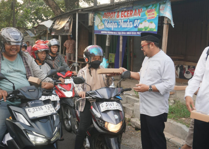 Ramadan 2025, Kantor Imigrasi Pemalang Santuni Anak Yatim dan Bagi Takjil di Depan Kantor