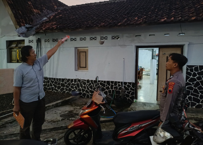 Ledakan di Atap Rumah Warga Wonopringgo Lukai Seorang Kakek