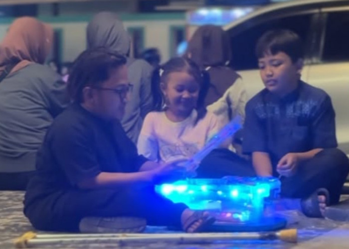 Siswa SD di Kutoarjo Jual Kitiran LED Buatan Sendiri, Belajar Mandiri Sejak Dini