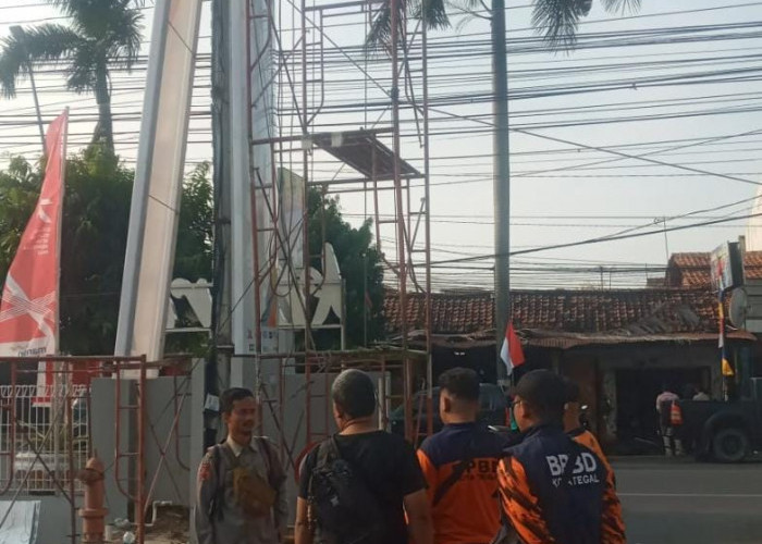 Tragis! Perbaiki Lampu Baliho, Pekerja Tersengat Listrik