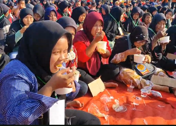 Tak Hanya Tercatat di MURI, Klaten Pecahkan Rekor Dunia Sajikan 9.222 Porsi Sop Ayam Serentak
