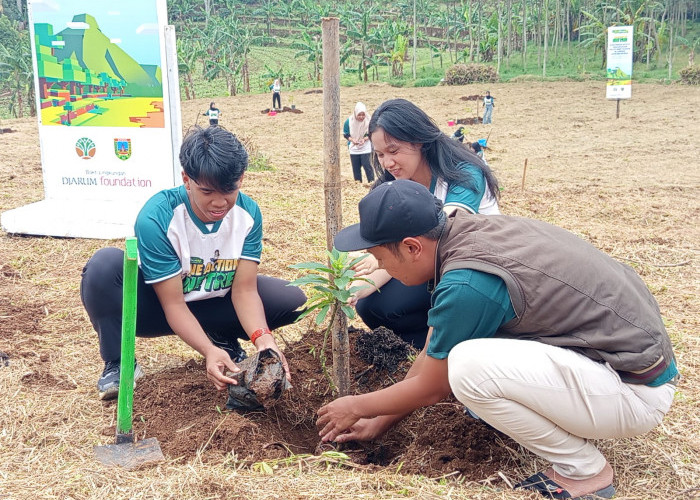 Kawasan Lereng Muria Kritis, Remaja Kudus Tanam Ribuan Pohon