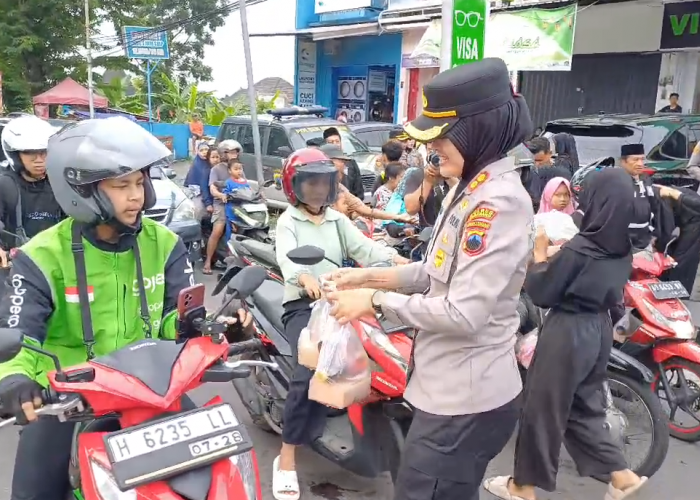 Gandeng Perguruan Pencak Silat dan Ormas, Polres Semarang Bagikan Ribuan Takjil di 'Bang-Jo'