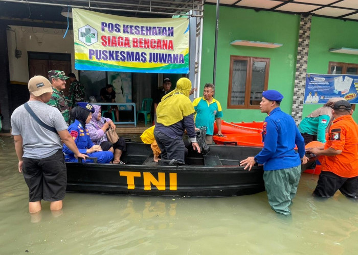Polairud Evakuasi Warga Desa Bumirejo Pati, Selamatkan Nyawa Lansia dan Anak-anak dari Ancaman Banjir