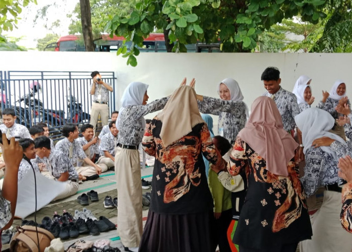 Kunjungi TBM Sakila Kerti, Siswa-siswi SMA Negeri 1 Tegal Berbagi Kebahagiaan 