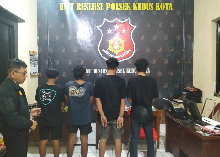 Mabuk Miras dan Bersenjata Besi, Empat Remaja Kudus Menyerah Digulung Polisi