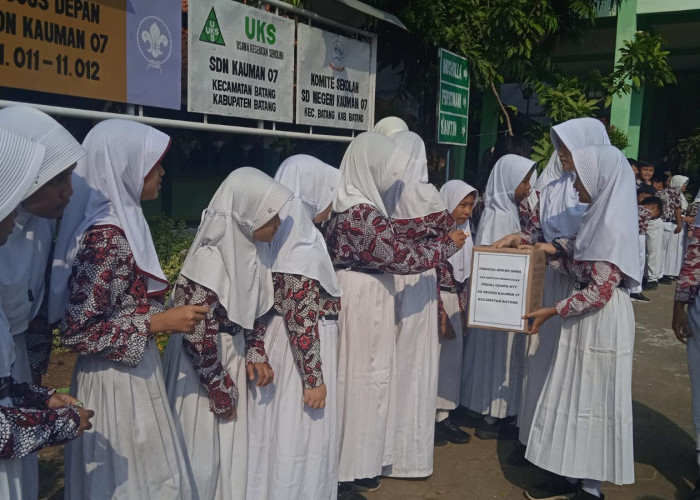 PMI Batang Terima Donasi untuk Korban Bencana NTT, Diawali Siswa SD dan Yamani 