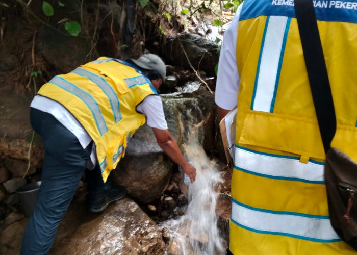 Tirta Ayu Survey Bersama Calon Lokasi Sumber Air Bersih untuk Desa Padasari Tegal