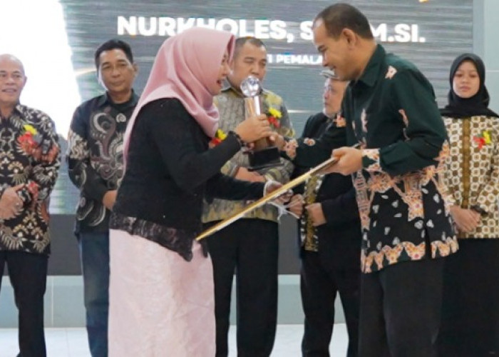 Plt Bupati Pemalang Nurkholes Terima Penghargaan The Best Indonesian Leadership Award 2026