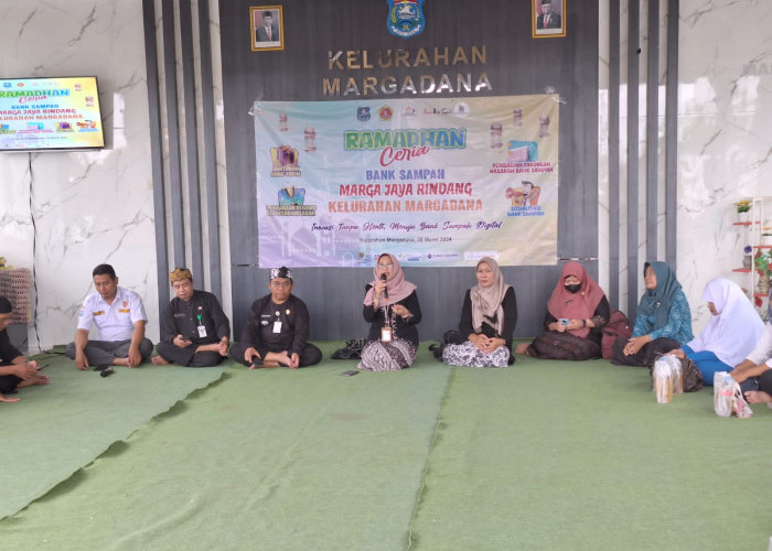 Ramadan Ceria, Bank Sampah Marga Jaya Rindang Kota Tegal Beri Santunan Anak Yatim