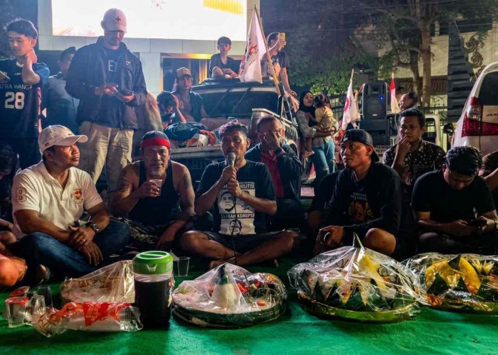 Bupati Nonaktif Pati Sudewo Divonis 8,5 Tahun Penjara, Massa AMPB Gelar Pesta Kembang Api di Alun-Alun