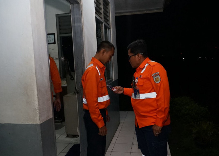 Cegah Kecelakaan Saat Sahur, KAI Daop 4 Semarang Patroli Perlintasan Kereta di Jalur Pantura