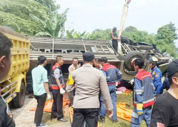 Korban Kecelakaan di Tol Kabupaten Pemalang Dievakuasi 