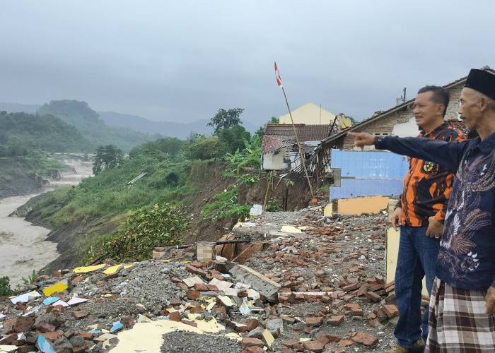 56 Rumah Rusak dan Ambruk, Warga Kajen Tegal Hidup Dibayangi Maut, PP Beri Bantuan