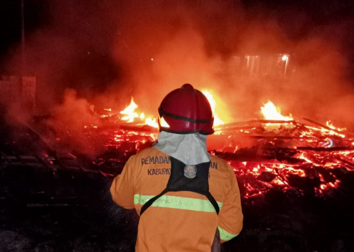 Diduga Korsleting Listrik, Rumah Kayu Warga Kaliori Rembang Ludes Terbakar, Kerugian Capai Rp50 Juta