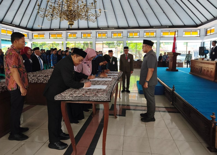 Puji Setyowati Pimpin Diskominfo Batang, Bupati Faiz Dorong Birokrasi Berbasis Meritokrasi