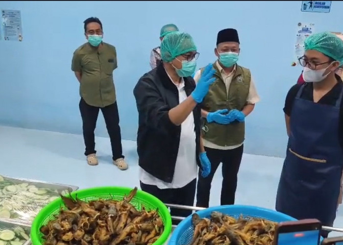 Sidak Dapur MBG di Cluwak Pati, Plt Bupati Temukan Lele Tulang dan Jeruk Busuk Lolos Sortir