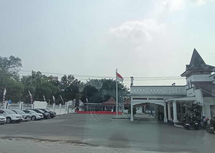 Pemeriksaan KPK Berlanjut, Sejumlah Kendaraan Dinas Pemkab Sukoharjo Terlihat di Lokasi