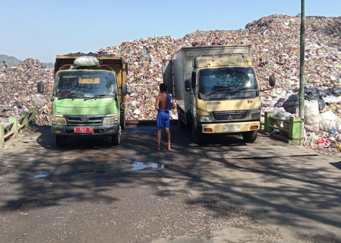 Sehari 450 Ton Sampah Masuk TPAS  Penujah Kabupaten Tegal