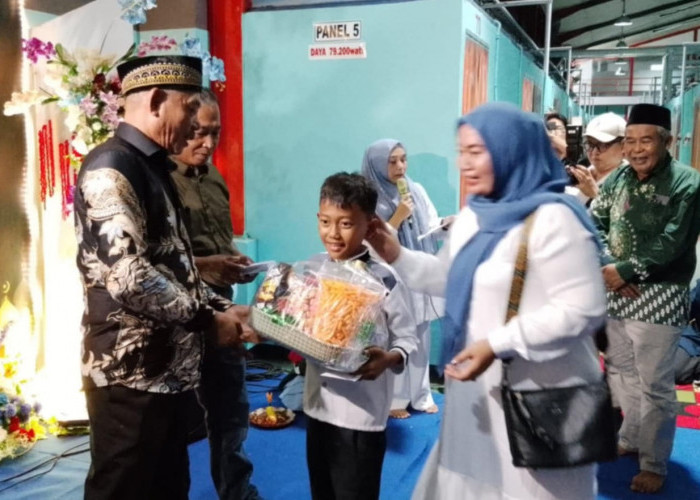 Pedagang Kangkung Sukses, H Sukim Santuni Anak Yatim Piatu