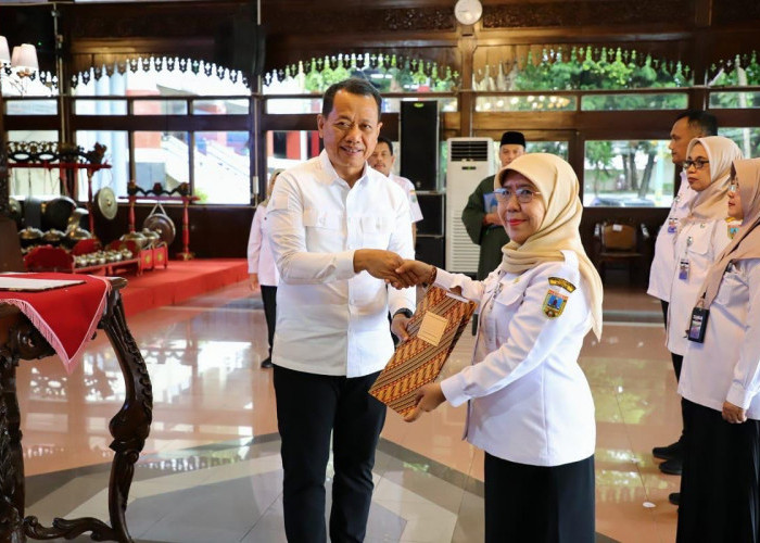 Diserahi Mandat Kepala Bapperinda Kudus, Ini Pesan Menohok Bupati Samani ke Sulstyowati