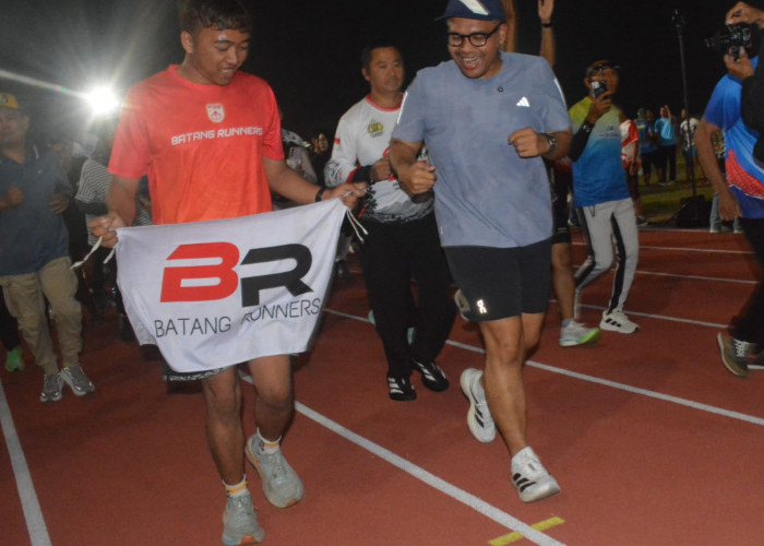 Bupati Batang Jajal Lintasan Jerman di GOR Sarengat, Gratis untuk Warga