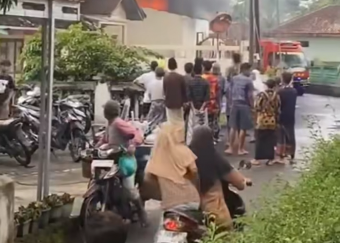 Gudang Kasur Bekas Asrama LPK Tuntang Terbakar, Diduga Akibat Korsleting Listrik