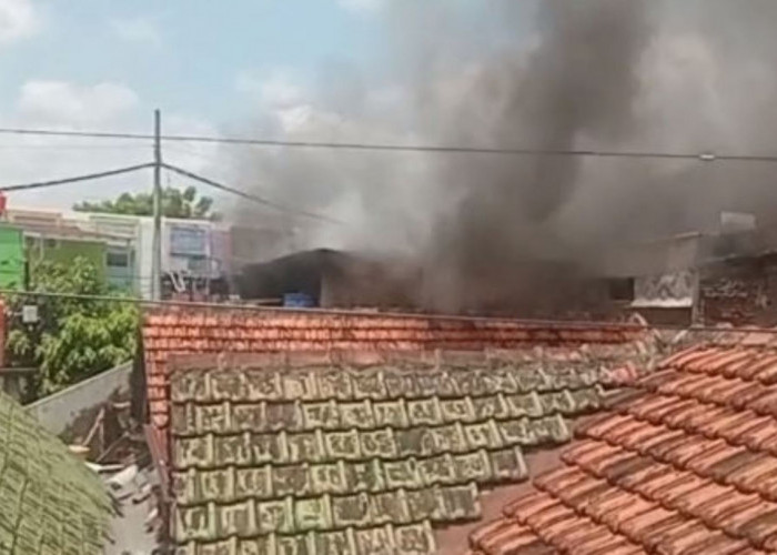 Api Melahap Kamar Kos di Semarang Selatan, 6 Laptop hingga BPKB Ikut Hangus