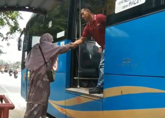 Betonisasi Jalan Majapahit Bikin Tiga Halte Trans Semarang Tak Sejajar Bus, Ini Solusi BLU