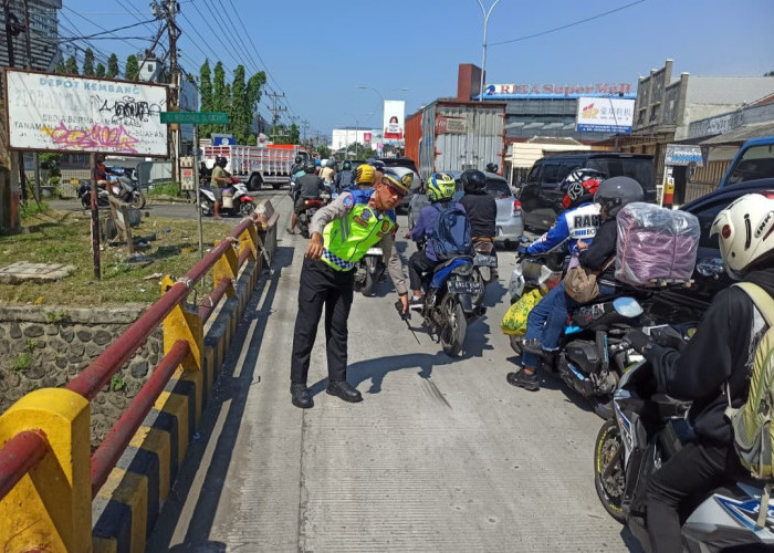 Truk Menabrak Mobil dan Becak, Polisi Imbau Pengendara Tetap Waspada di Jalur Pantura Tegal