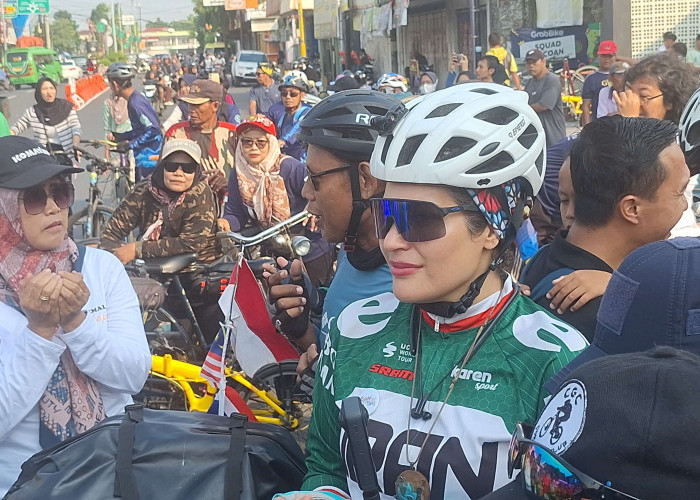 7 Bulan Keliling Asia Bawa Misi Perdamaian, Pesepeda Wanita Iran Disambut Hangat di Pemalang