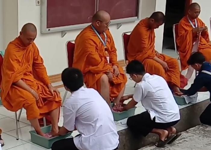 17 Biksu Thudong Tiba Abhayagiri Samudra Bakti Temple Mojosongo Boyolali