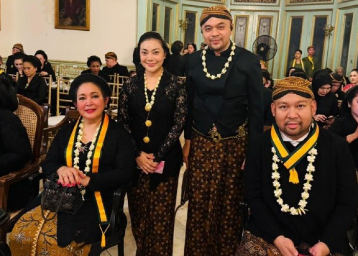 Momen Bupati Paramitha Pertama Kali Hadiri Kirab Pusaka Malam Satu Suro di Pura Mangkunegaran 