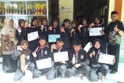 Keren, 13 Pesilat SMP Negeri 2 Jatibarang Borong Medali 