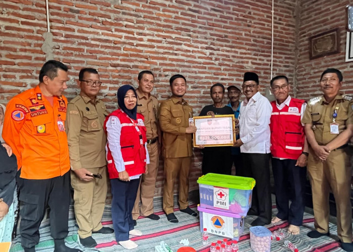Bupati Tegal Ischak Gercep Bantu Korban Kebakaran, Kucurkan Dana Lebih dari Rp20 Juta