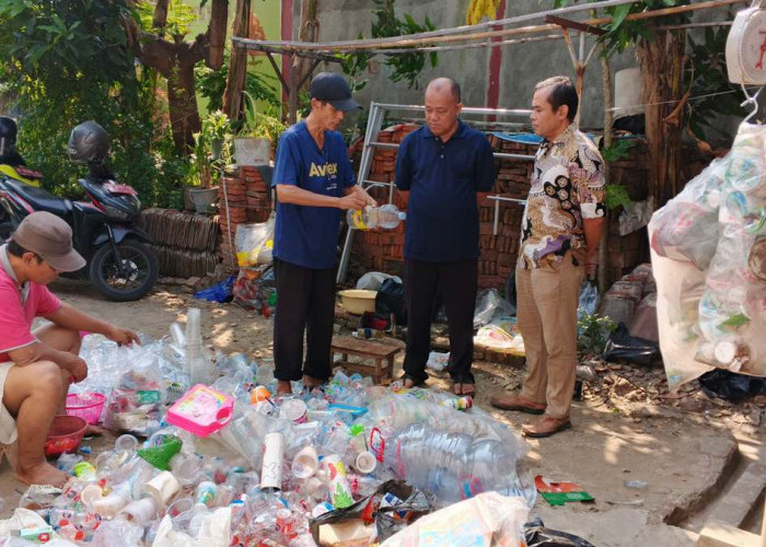 DLH Monitoring Program Gropyokan Sampah di Kelurahan Slerok Tegal