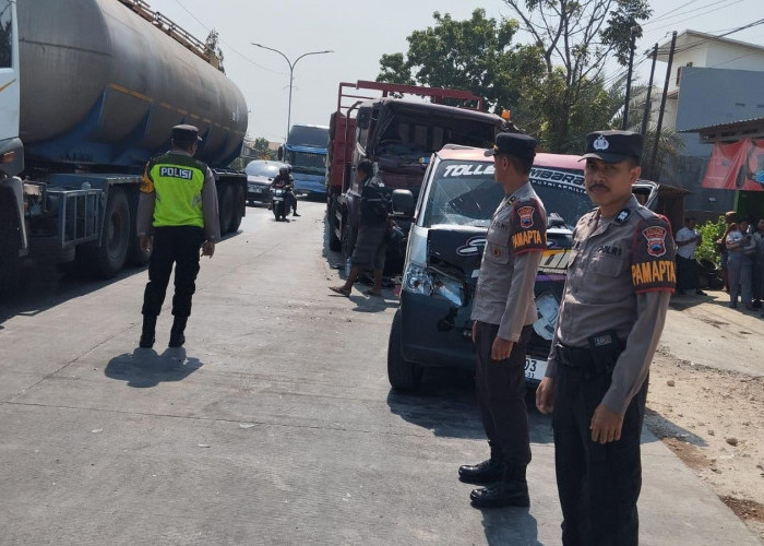 Rem Diduga Blong, Truk Hino Picu Tabrakan Beruntun 7 Kendaraan di Kudus, Kerugian Rp80 Juta