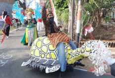 Kura-kura Raksasa hingga Burung Onta Ramaikan Karnaval Jalan Sehat HUT ke-81 RI di Pakintelan Semarang