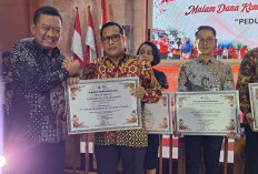 Kompak dalam Aksi Kemanusiaan! Radar Tegal Sabet PMI Award di HUT ke-81 PMI Kota Tegal