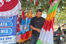 Pedagang Bendera di Purworejo dan Kebumen Mengeluh Sepi, Pembeli Beralih ke Online